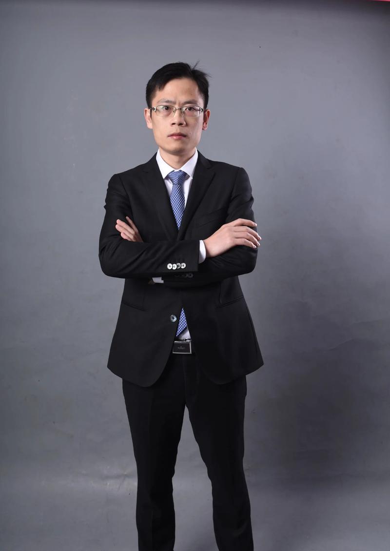 邓丽萍 包装与印刷设计负责人